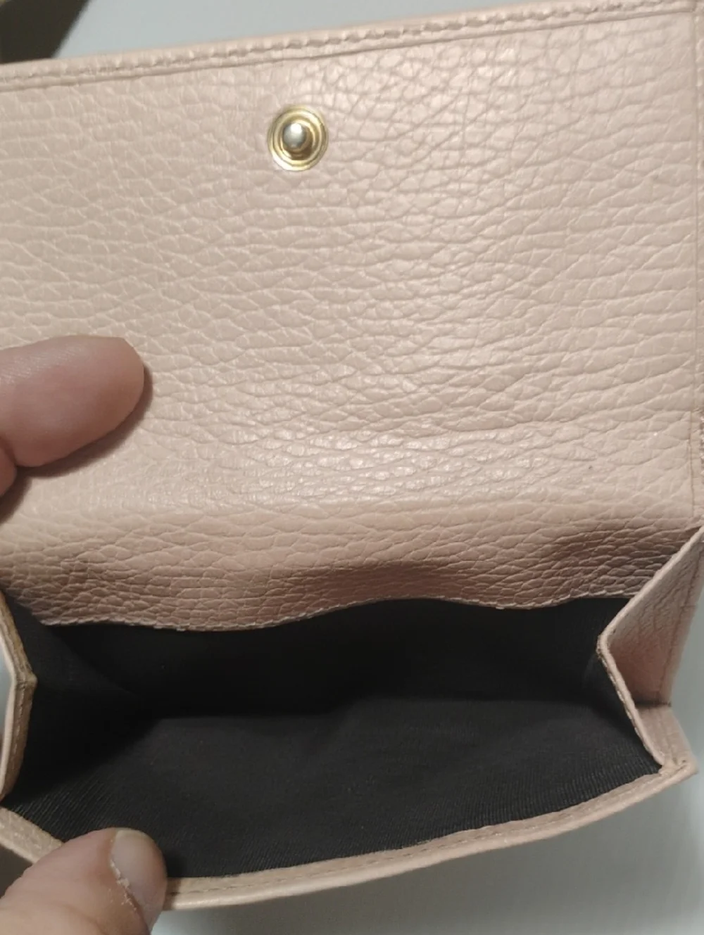 Gucci GG Marmont textured leather bifold wallet with gold-toned hardware W/Dusty - Picture 10 of 11